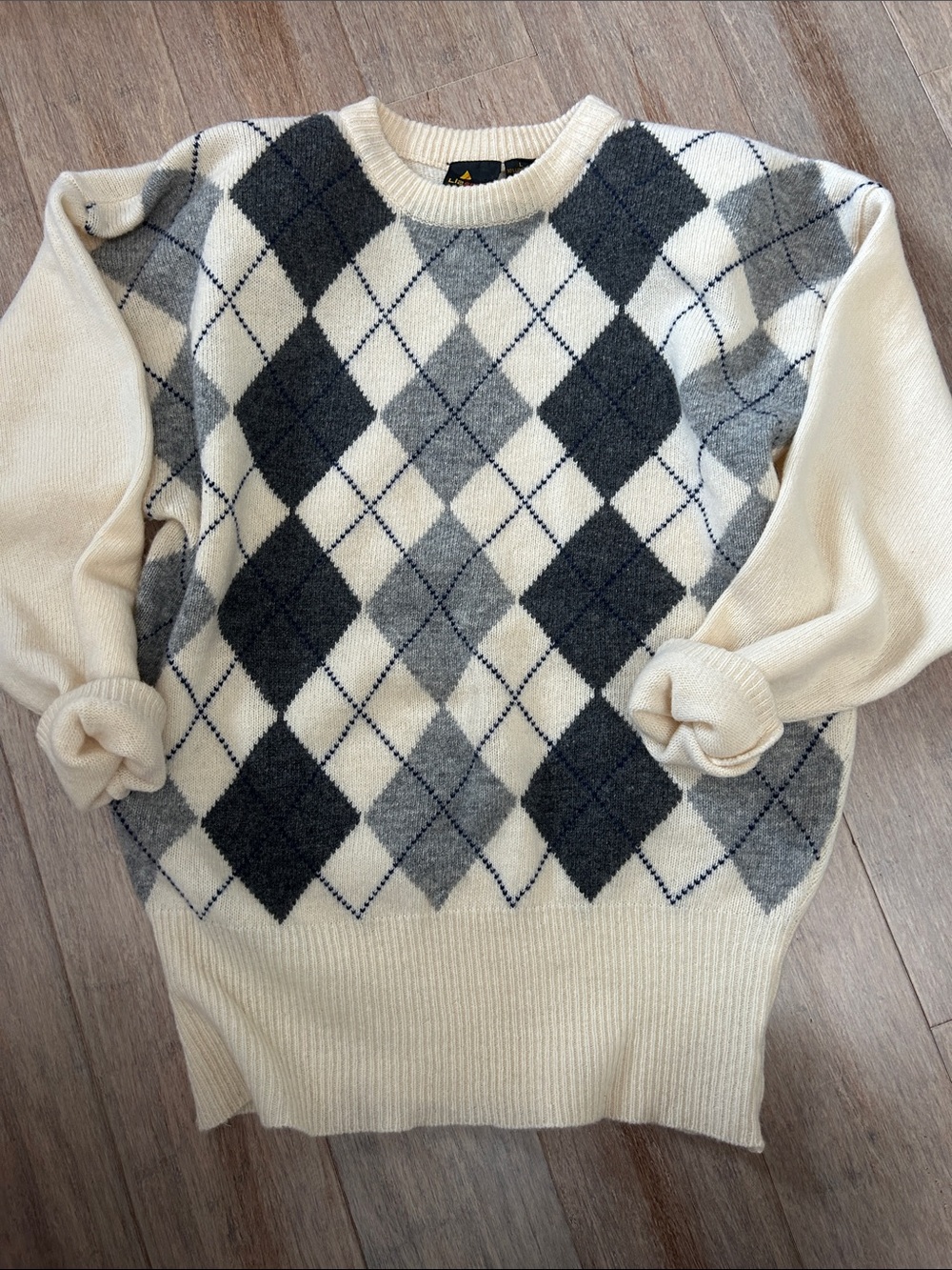VTG Lizsport Classic Argyle Crewneck Sweater - Cream and Gray Lambswool soft L